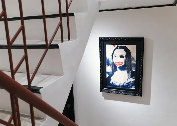 The Kin House - In Art Poblacion Apartment