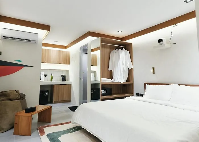 The Kin House - In Art Poblacion *