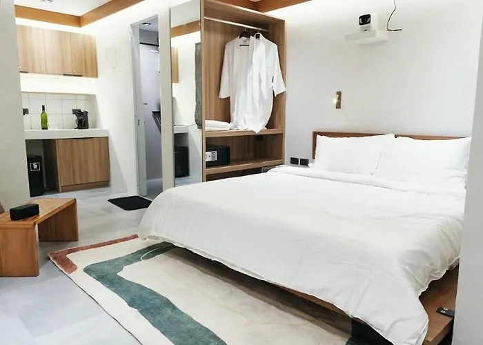 Apartment The Kin House - In Art Poblacion Manila